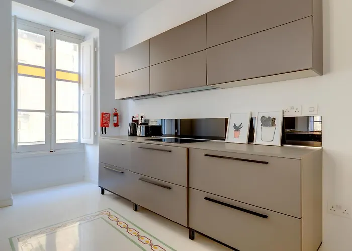 Immerse In Luxury Valletta's Historic Heart * 발레타